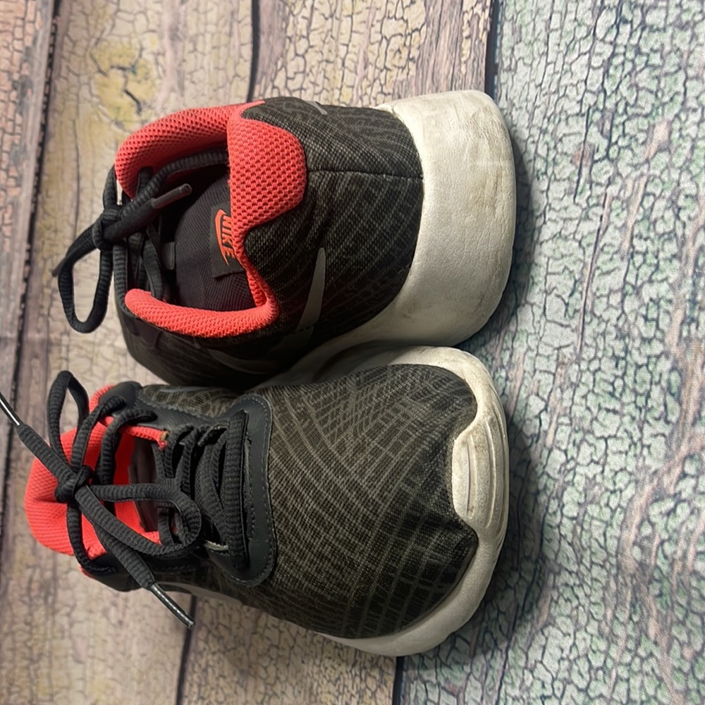 3️⃣/$15! Nikes - Picture 4 of 8